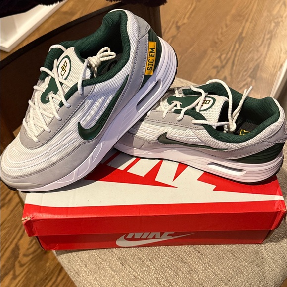 Nike Air Max Verse Baylor in White and Green - Picture 1 of 3